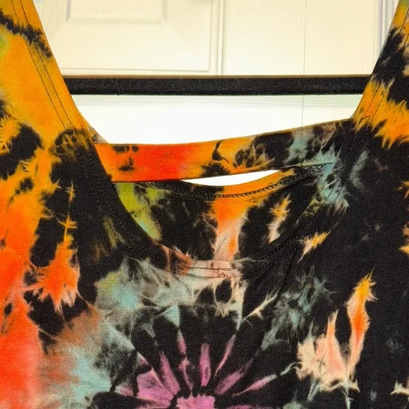 Vibrant Tie-Dye Short Sleeve Women's Top - Picture 5 of 6
